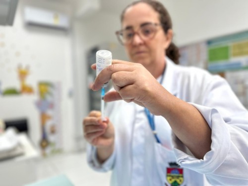 Vacinação contra dengue é reforçada em Erechim com foco na proteção de crianças e adolescentes