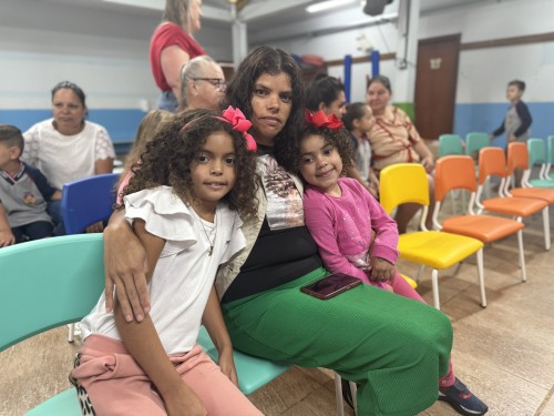 003 - Josimara de Moraes de Jesus e filhas