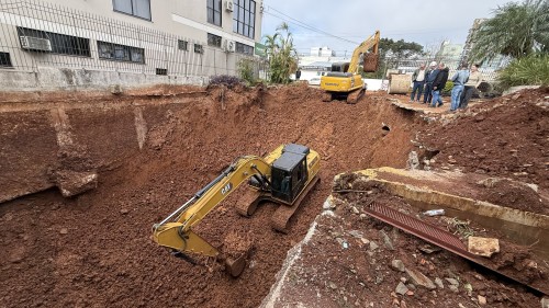 Prefeitura executa obra de grande porte para recuperar galeria antiga no Centro de Erechim